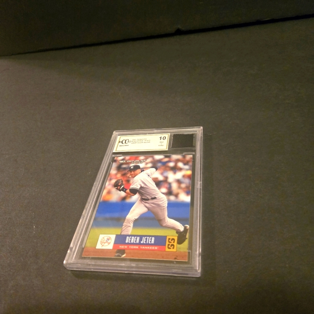 2005 DEREK JETER #269 GAME USED BATTING GLOVE DONRUSS BECKETTS GRADED 10 CARD